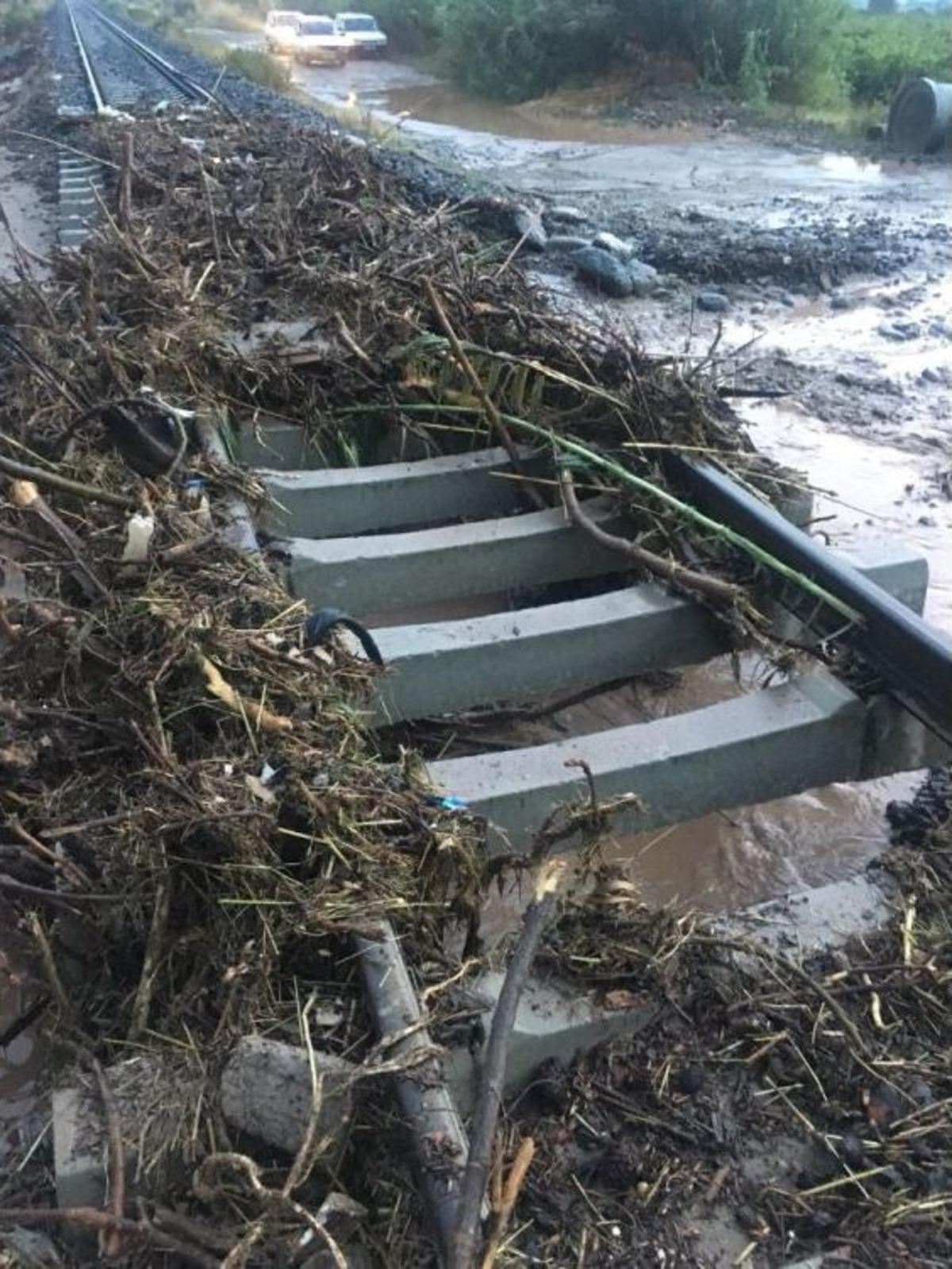 Buharkent&rsquo;teki Selde Tren Rayları Zarar G&ouml;rd&uuml;, Seferler Durduruldu