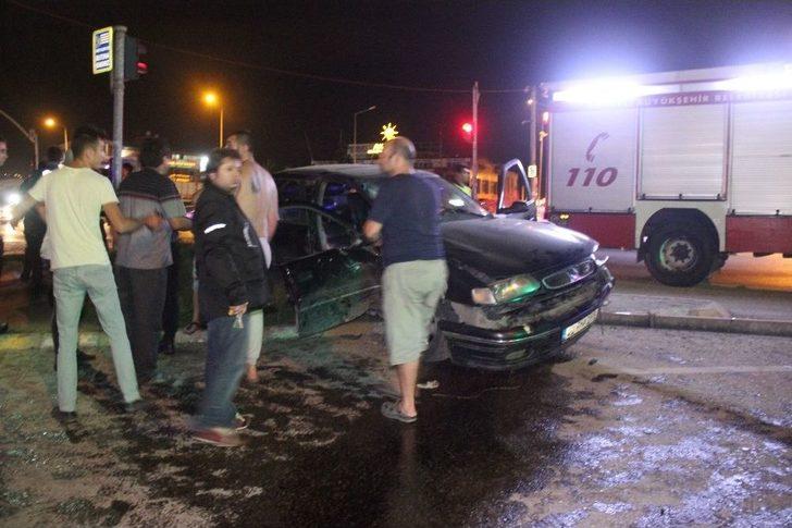 Kocaeli’de 3 Otomobil Birbirine Girdi: 6 Yaralı G4