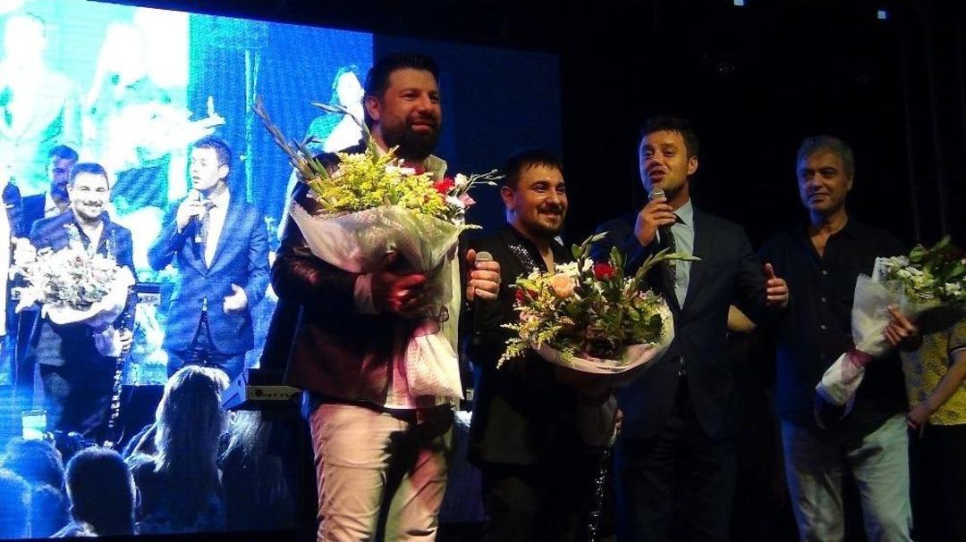 Bulgar Sanat&ccedil;ılar &Ccedil;orluluları Coşturdu