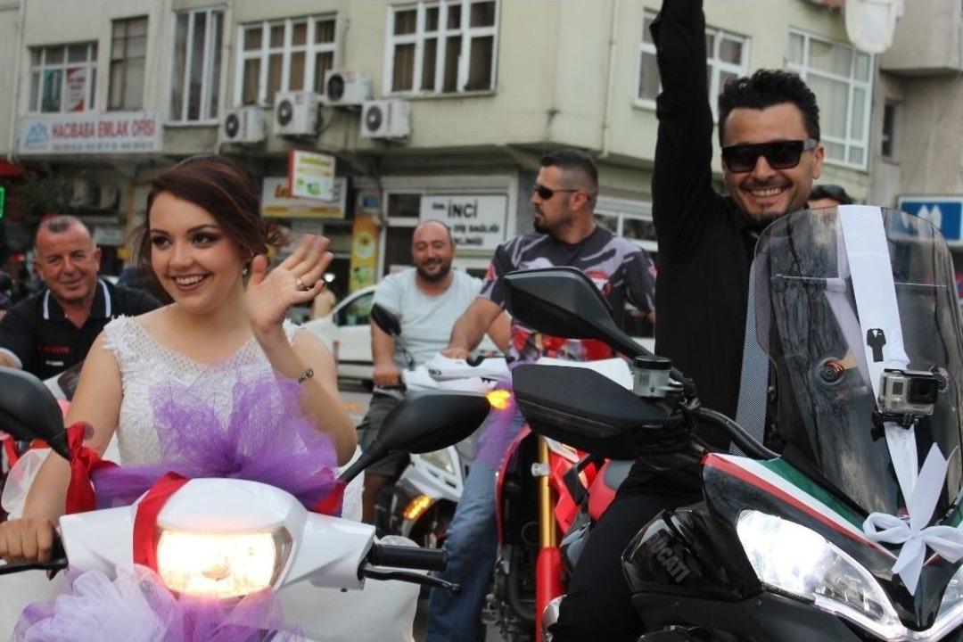 Hollanda&rsquo;dan T&uuml;rkiye&rsquo;ye 8 G&uuml;nde Motor &Uuml;zerinde Gelerek Ordu&rsquo;da D&uuml;ğ&uuml;n Yaptılar