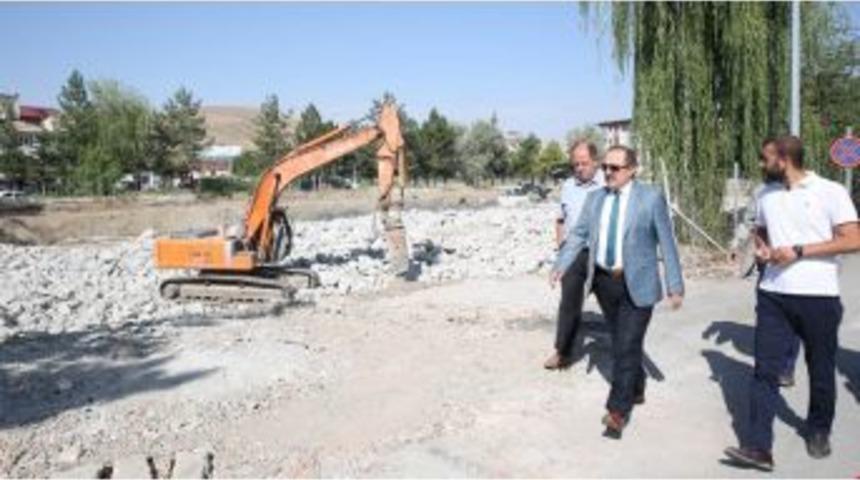 Vali Pehlivan, Yeni Hükumet Konağı İnşaatında İncelemelerde Bulundu