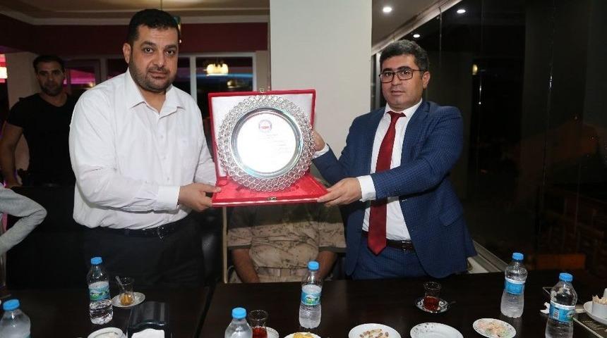 Kaymakam Çetin’den Müftü Aktoprak’a Plaket