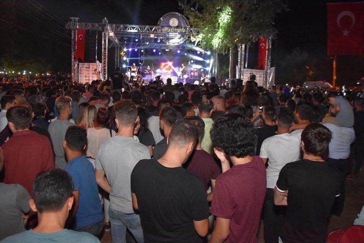 Dursunbey’de Derya Uluğ Ve Bahadır Tatlıöz İzdihamı G2