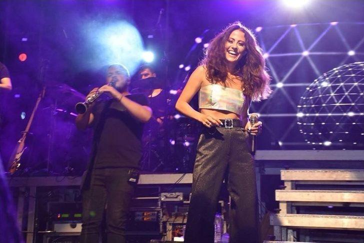 Dursunbey’de Derya Uluğ Ve Bahadır Tatlıöz İzdihamı G4