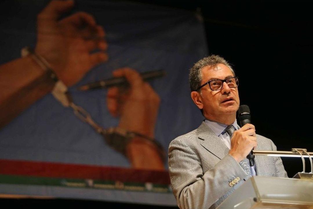 Basın &Ouml;zg&uuml;rl&uuml;ğ&uuml; &Ouml;d&uuml;l&uuml; Kadri G&uuml;rsel&rsquo;in Oldu