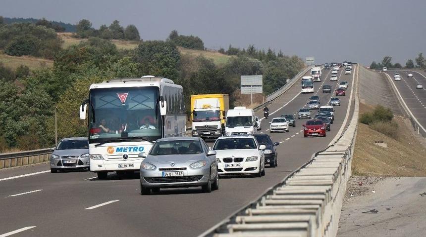 Bolu&rsquo;da, Tem Otoyolu&rsquo;nda Tatilcilerin Yoğunluğu Devam Ediyor