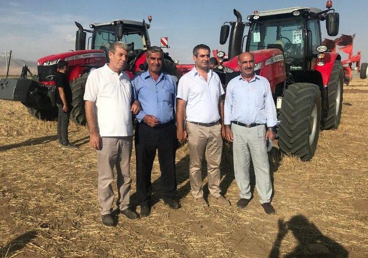Tarla Gününde Traktörler Görücüye Çıktı G1
