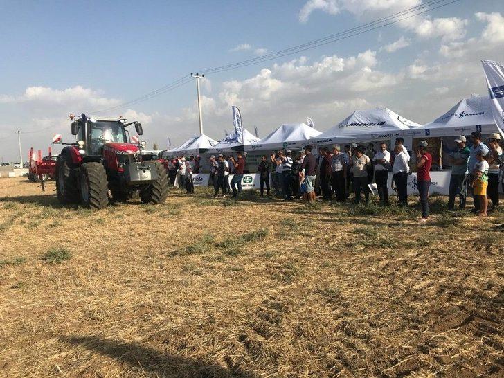 Tarla Gününde Traktörler Görücüye Çıktı G4