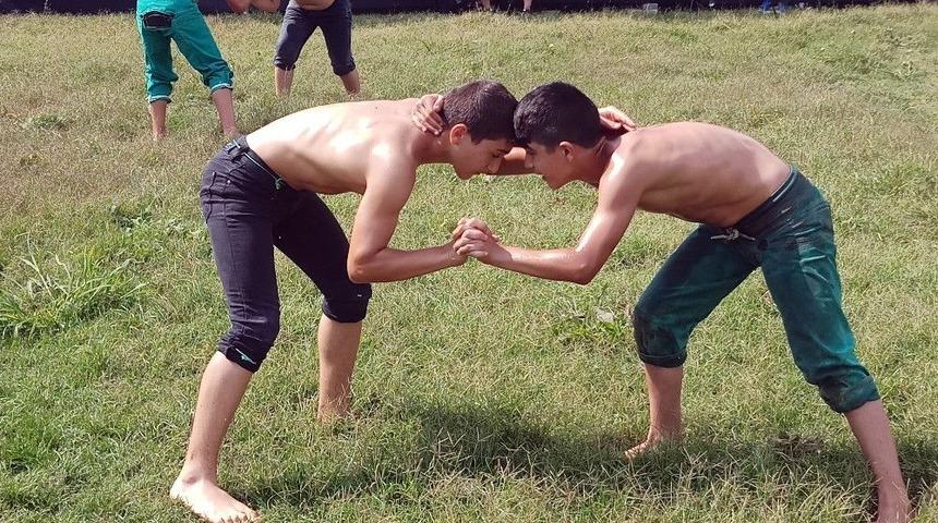 25&rsquo;inci Geleneksel Sancaktepe Yağlı G&uuml;reşleri&rsquo;nde Başpehlivan Ali G&uuml;rb&uuml;z Oldu