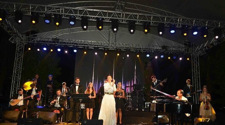 Z&uuml;leyha Ortak-enbe Orkestrası Kocaelilileri B&uuml;y&uuml;ledi