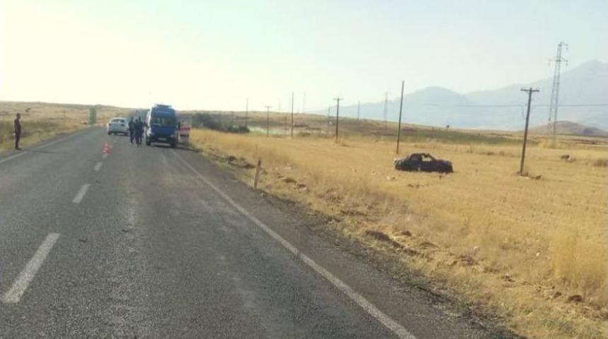 Yoldan &Ccedil;ıkan Otomobil Takla Attı: 1 &Ouml;l&uuml;, 3 Yaralı