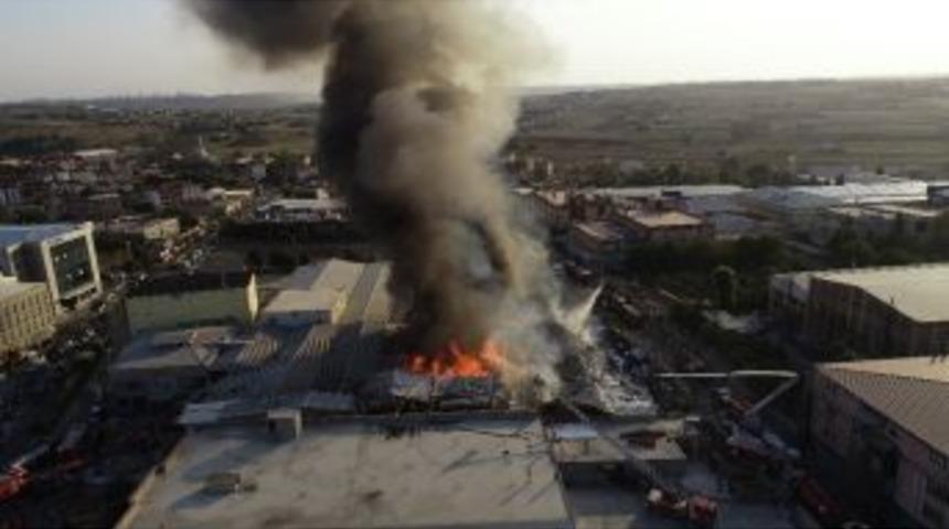 Arnavutköy’deki Fabrika Yangını Kontrol Altına Alındı