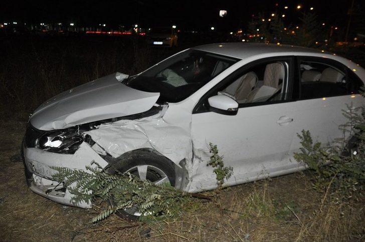 Kaza Sonrası Tarlaya Uçan Otomobilde 1’i Ağır 4 Kişi Yaralandı G1