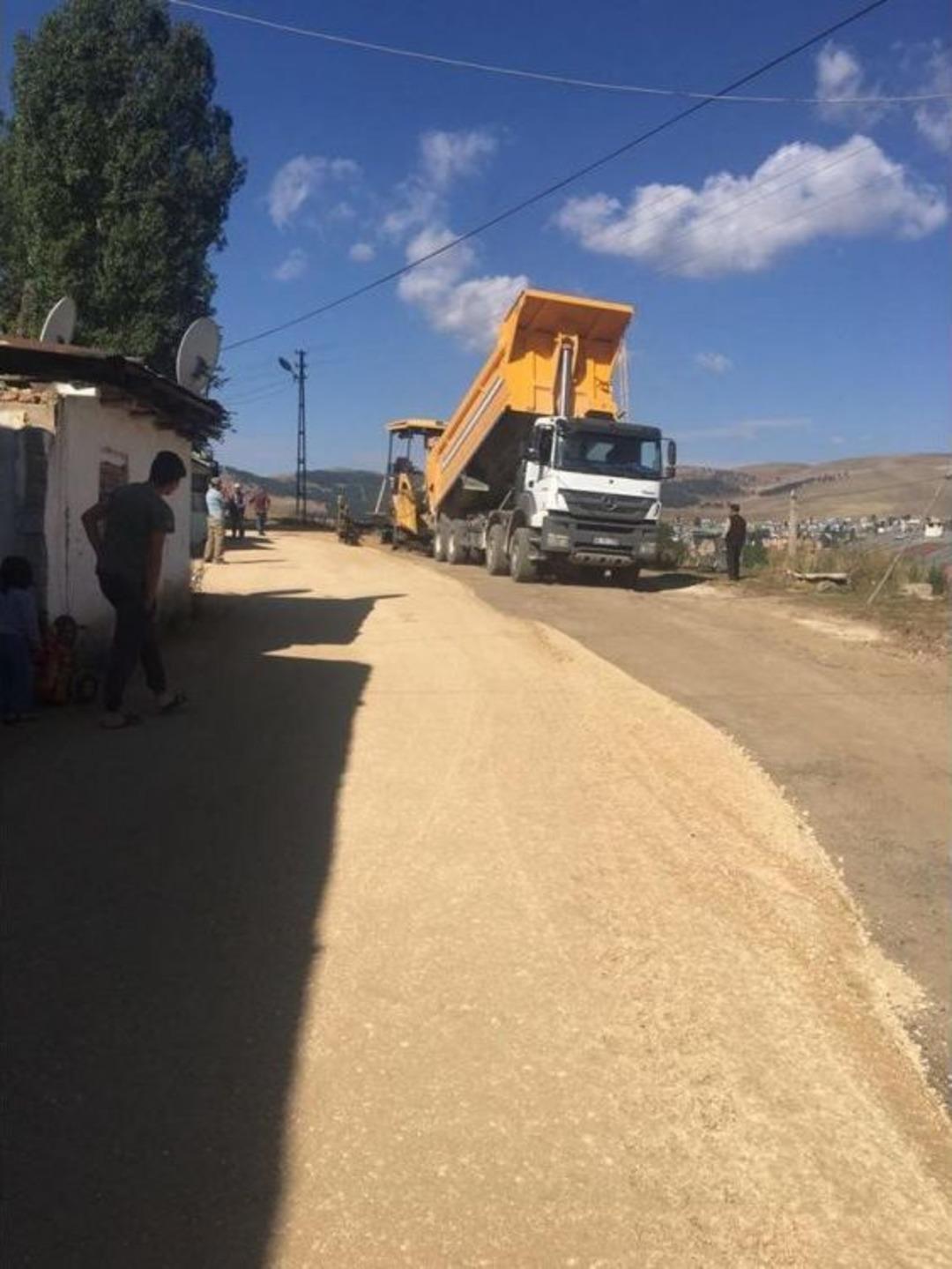 Sarıkamış&rsquo;ta Asfalt &Ccedil;alışmaları S&uuml;r&uuml;yor