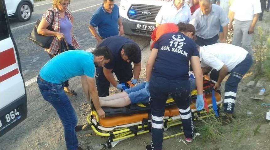 Kamyon İle Otomobil Kafa Kafaya &Ccedil;arpıştı: 4 Yaralı