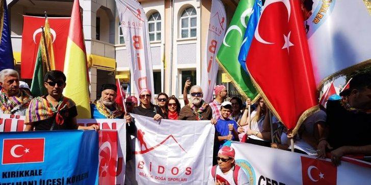 Domaniç’ten Teslim Alınan Sancak Ve Toprak Vali Büyükakına Teslim Edildi G4