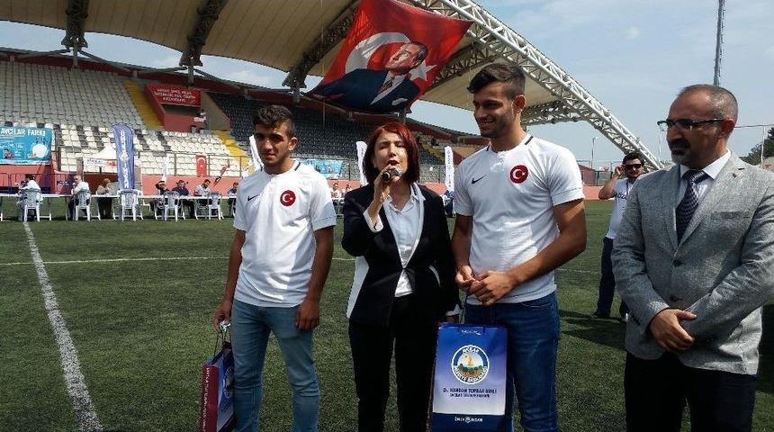 Avcılar&rsquo;da İş G&ouml;r&uuml;şmesinde Rekor Denemesi