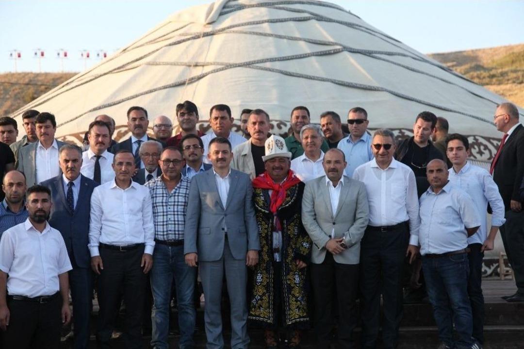 Bakan Pakdemirli&rsquo;den Diriliş Ertuğrul Dizisine &Ouml;vg&uuml;