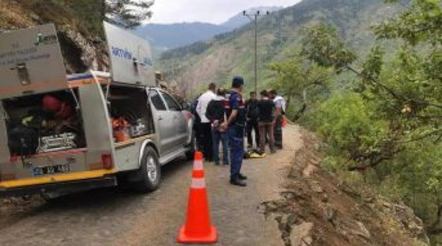 Artvin&rsquo;de Kamyon Şarampole Yuvarlandı: 1 &Ouml;l&uuml;