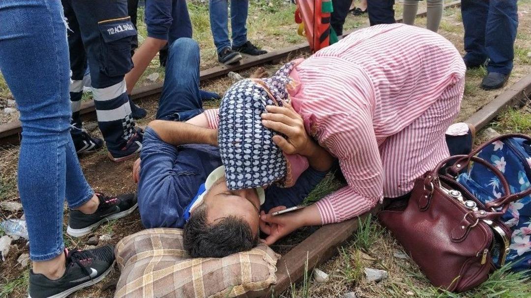 Kazada Yaralanan Polis Eşini Alnından &Ouml;perek Teselli Etti