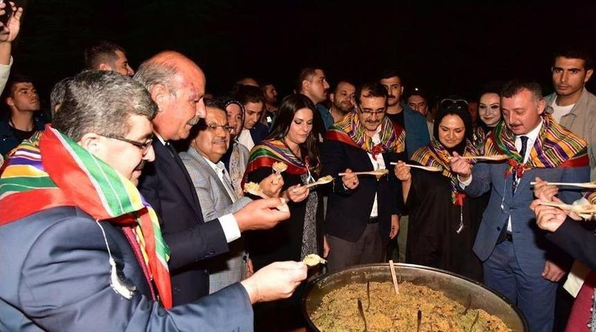 Bakan D&ouml;nmez, "geleneksel Şifalı Pilav Kazanı Kapak A&ccedil;ma" Programına Katıldı