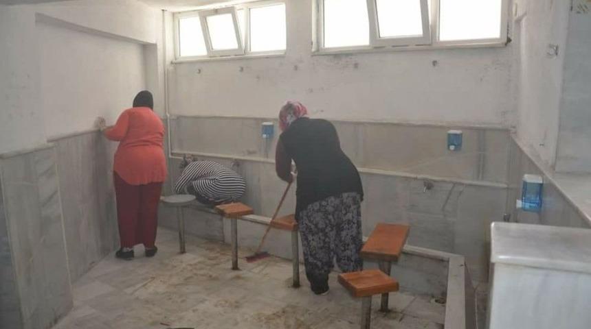 Emet’te İlaçlama Ve Cami Bakım Çalışmaları