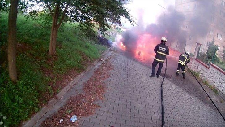 Seyir Halindeki Otomobil Alev Alev Yanarak Küle Döndü G2