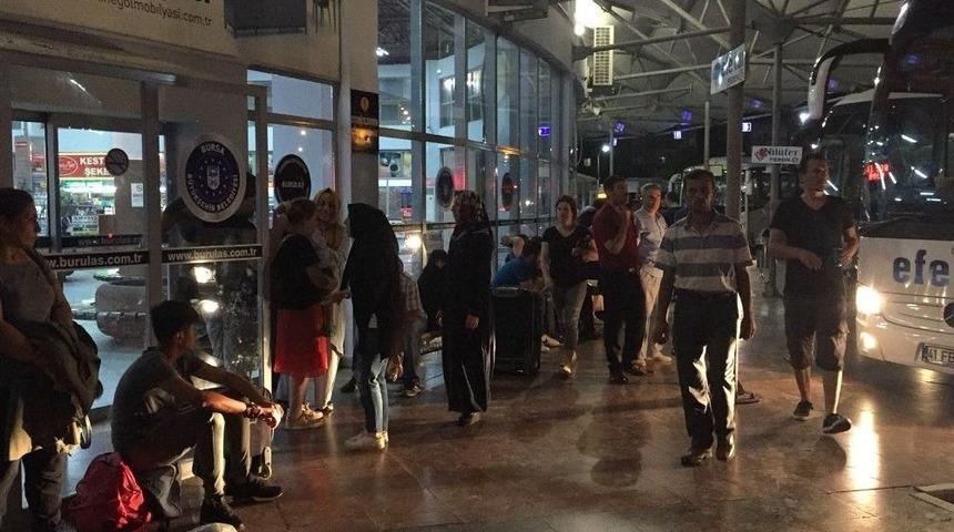 Tatil D&ouml;n&uuml;ş&uuml; Otogarlarda Yoğunluk Devam Ediyor