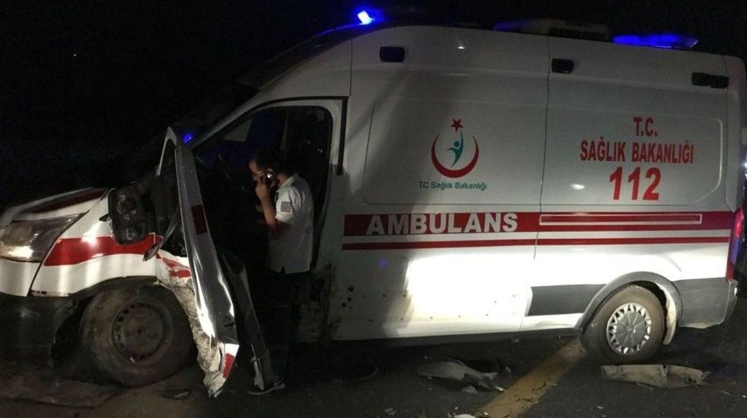 Yaralılara M&uuml;dahaleye Giden Ambulans Kazaya Karıştı: 7 Yaralı