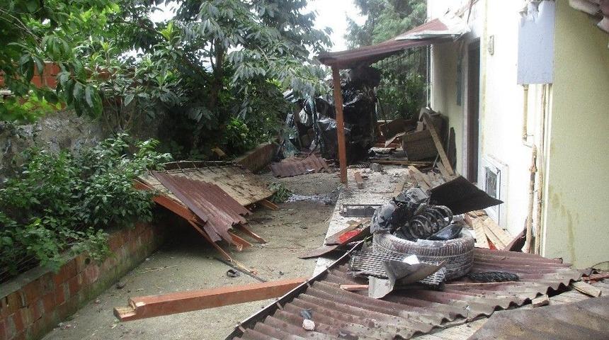 L&uuml;ks Cip Evin Bah&ccedil;esine U&ccedil;tu