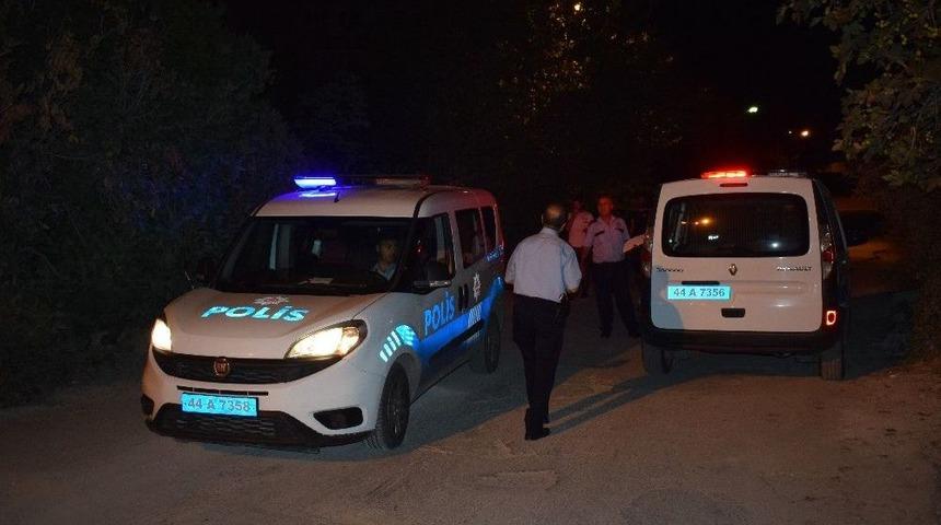 Silahla Vuruldu Metrelerce Y&uuml;r&uuml;d&uuml;kten Sonra Yere Yığıldı