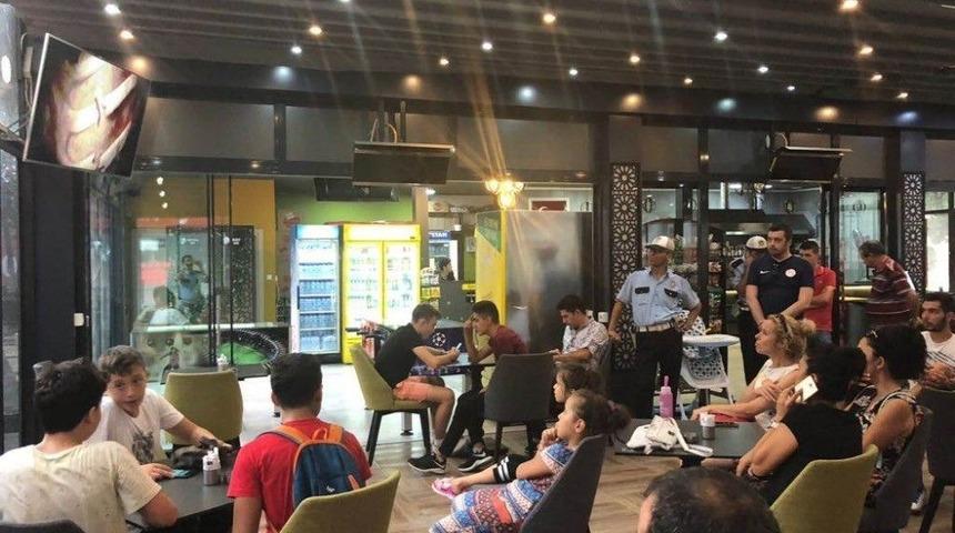 Polis Vatandaşlara Trafik Eğitimi Verdi