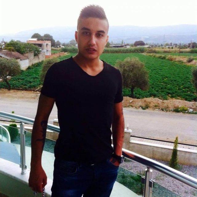 Metrelerce S&uuml;r&uuml;klendiler, Bir Gen&ccedil; Feci Şekilde Can Verdi 2