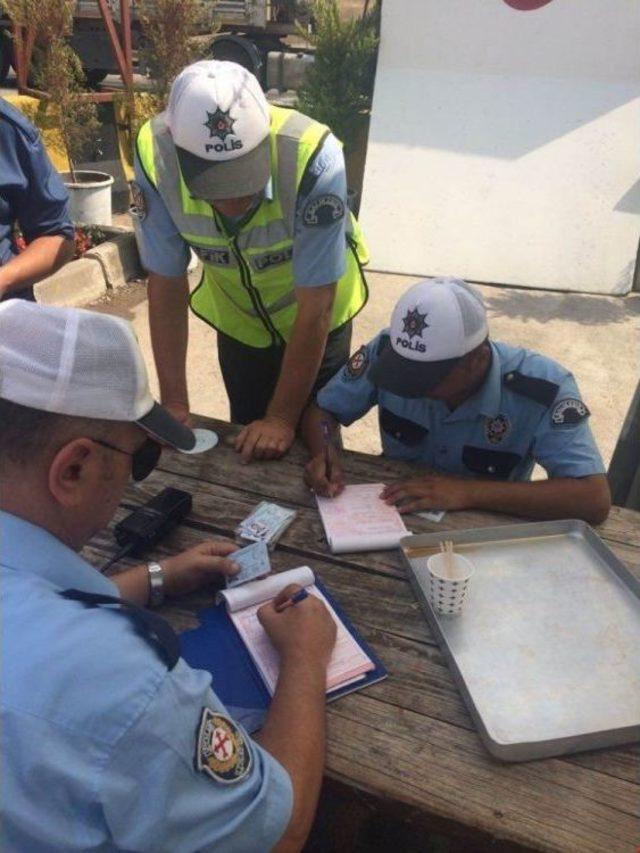 Polis Vatandaşlara Trafik Eğitimi Verdi