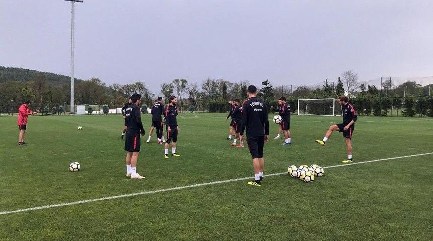 &Uuml;mit Milli Futbol Takımı, İsve&ccedil; Ma&ccedil;ı Hazırlıklarına Başladı
