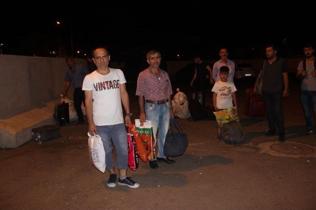 Otob&uuml;s Firması İstanbul&rsquo;a Giden 20 Yolcuyu Yolda Bıraktı