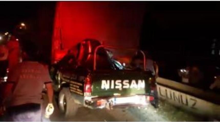 Park Halindeki Tıra &Ccedil;arpan S&uuml;r&uuml;c&uuml; Hayatını Kaybetti