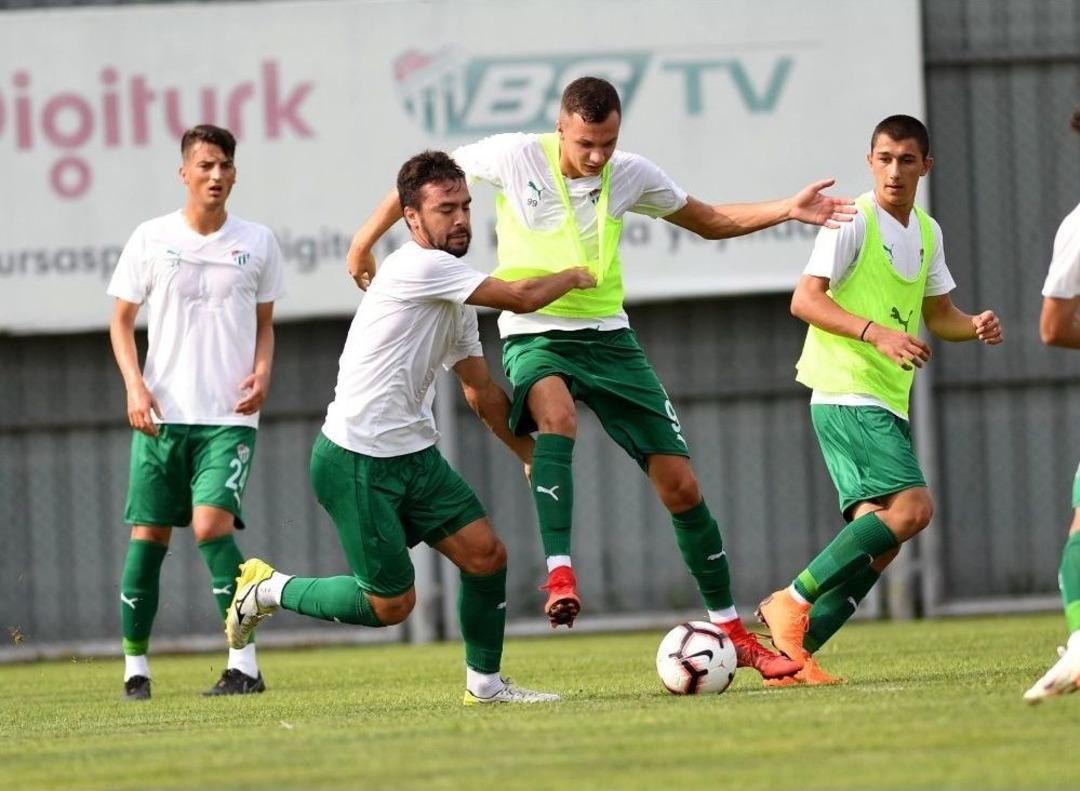 Bursaspor G&uuml;n&uuml;n İlk &Ccedil;alışmasını Yaptı