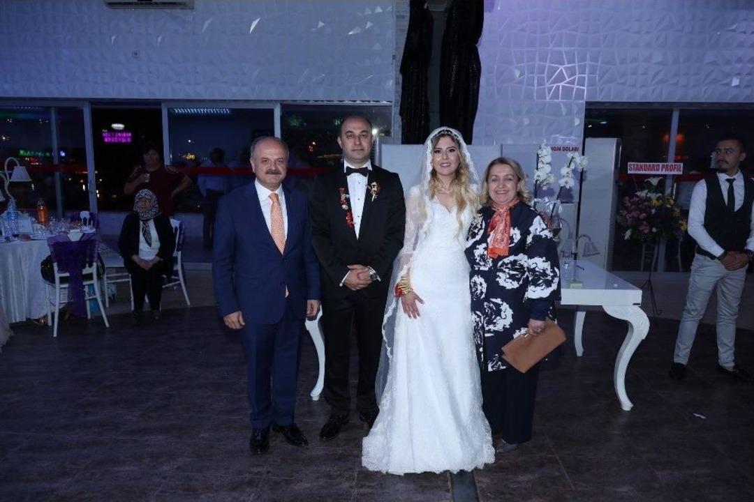 Vali &Ccedil;akacak, Burcu Ve G&uuml;rhan &Ccedil;iftinin Nik&acirc;h Şahidi Oldu