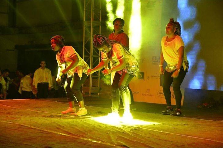 Sempozyumda Halk Dansları Gecesi G2