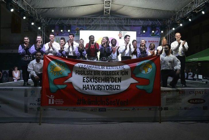 Sempozyumda Halk Dansları Gecesi G3