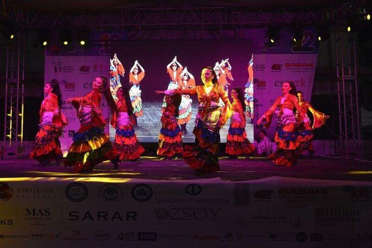 Sempozyumda Halk Dansları Gecesi G4