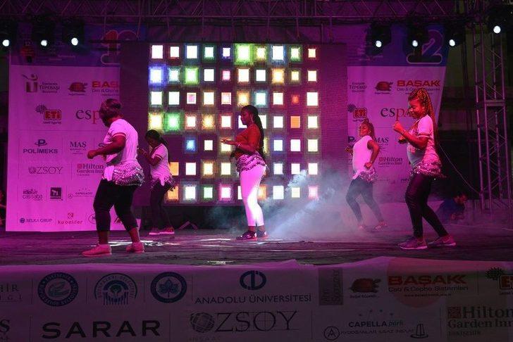 Sempozyumda Halk Dansları Gecesi G5