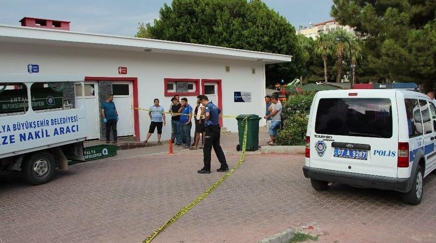 Parkın Tuvaletinde Ölü Bulundu