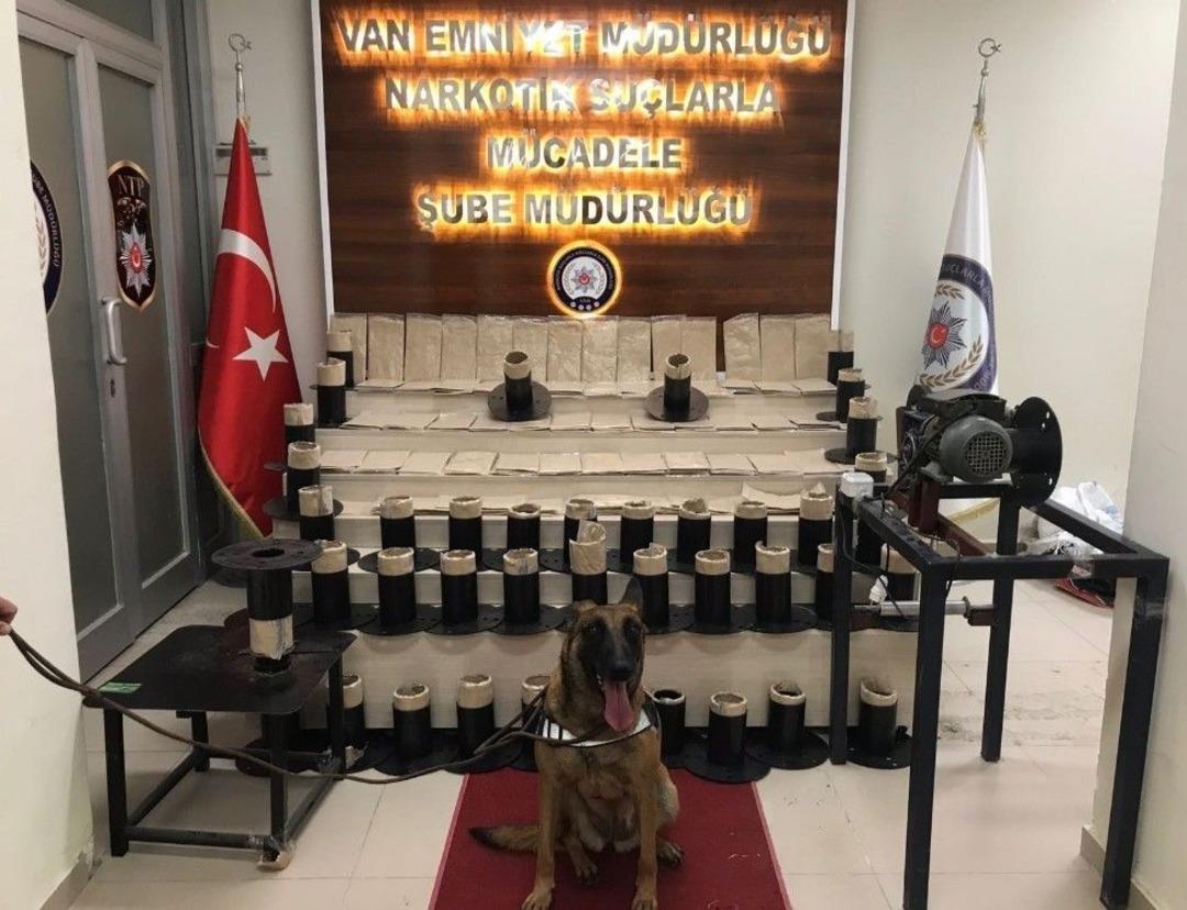 Van&rsquo;da Elektrik Makaralarının İ&ccedil;erisinde 32 Kilo Eroin Ele Ge&ccedil;irildi