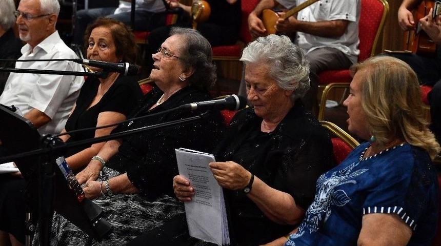 Huzurlarınızda "huzurevi Korosu"