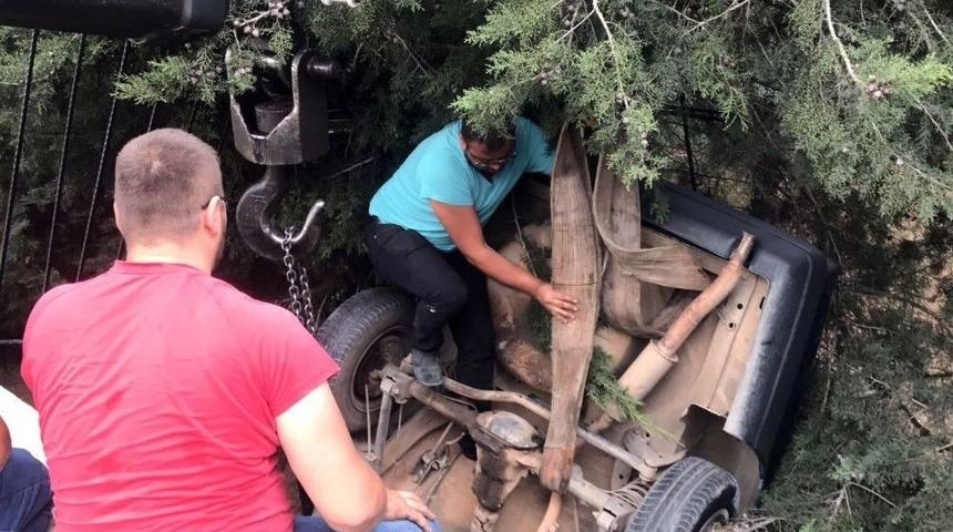 Otomobil Okulun Bah&ccedil;esine U&ccedil;tu