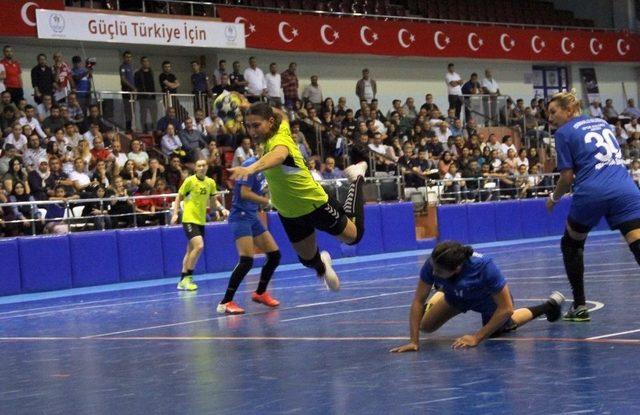 Türkiye Kadınlar Hentbol Süper Lig: Kastamonu Belediyespor: 32 - Yeni Mahalle Belediyespor: 25