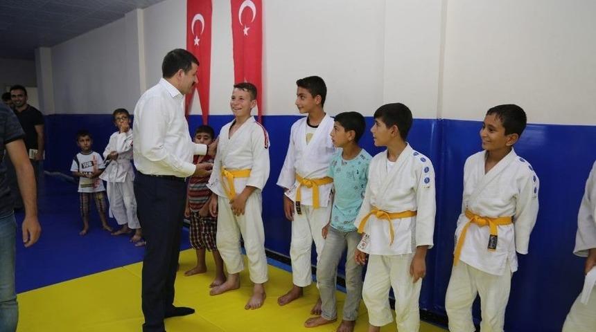 Ekinci, Spor Eğitimi Alan &Ouml;ğrencilerle Bir Araya Geldi