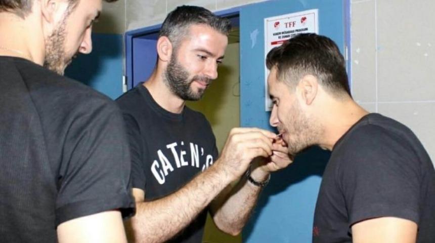 Antalyaspor&rsquo;da Musa Nizam İ&ccedil;in Pasta Kesildi